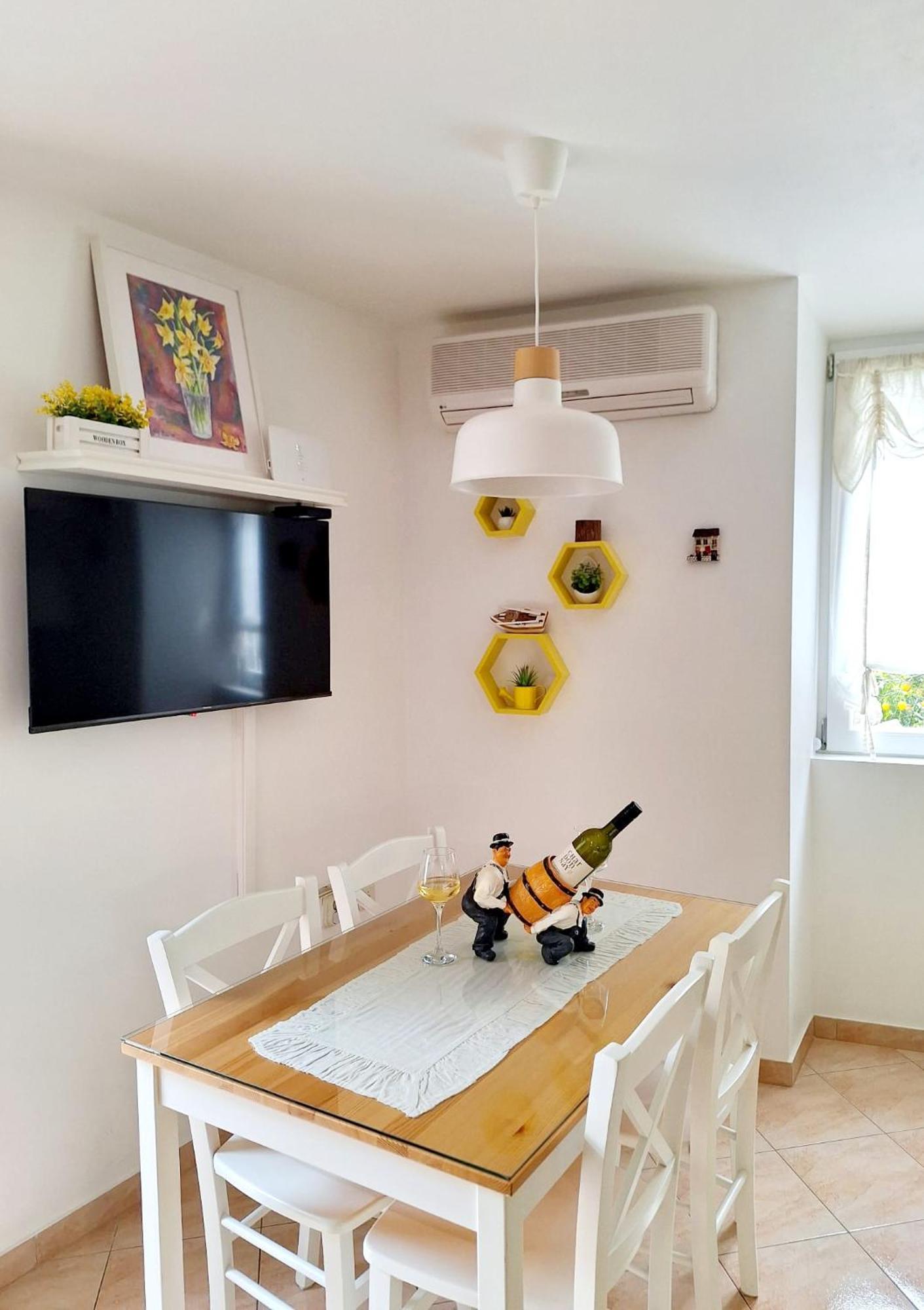 Apartment Megi In Supetar Historical Core 외부 사진